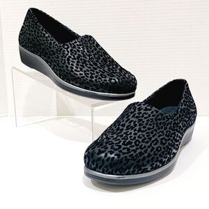 SAS Bliss Womens Black Leopard Shoes Sz 8 WW Comfort Wedge Tripad Clogs Loafers